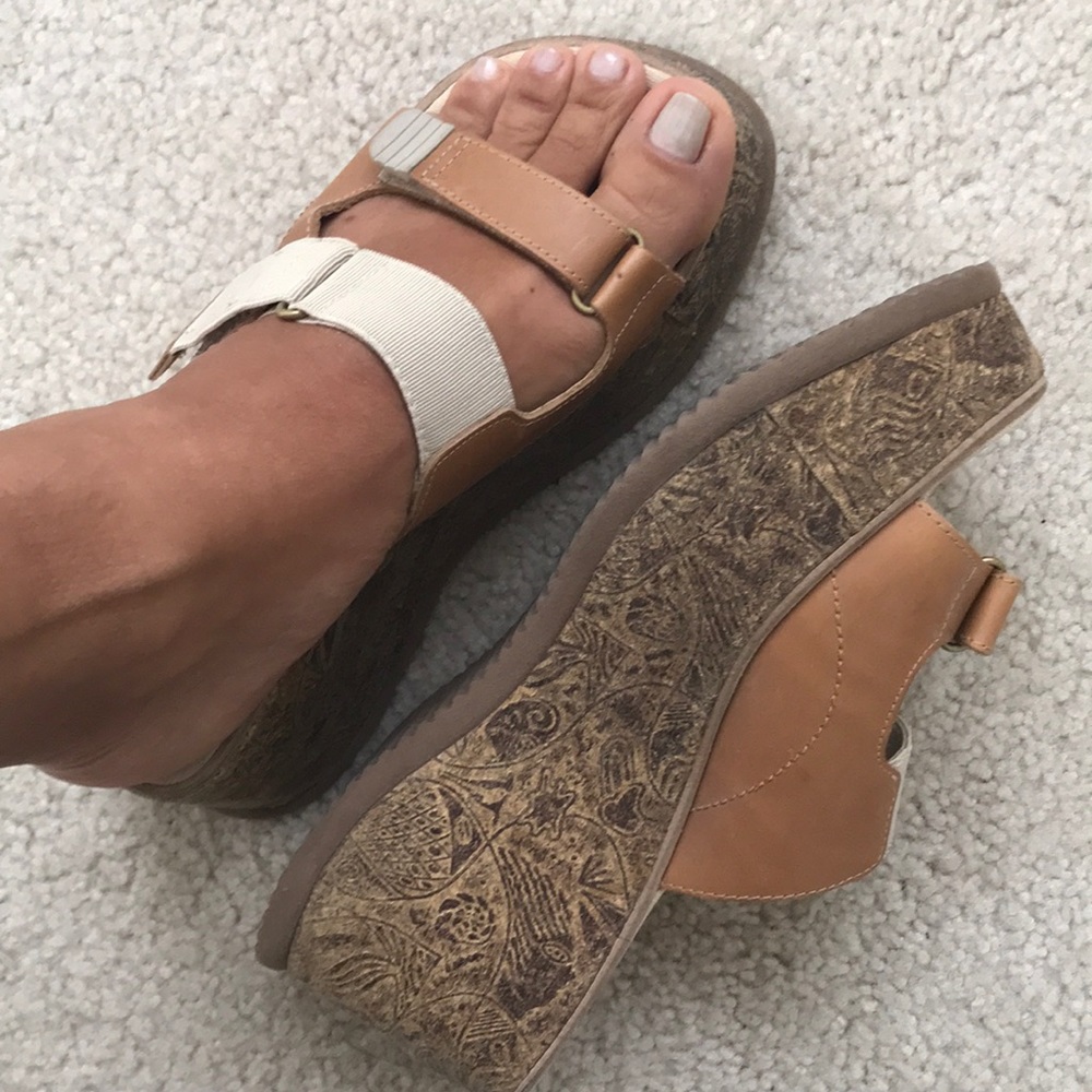 👡 Cool Platform Wedge Sandal. Super comfy!